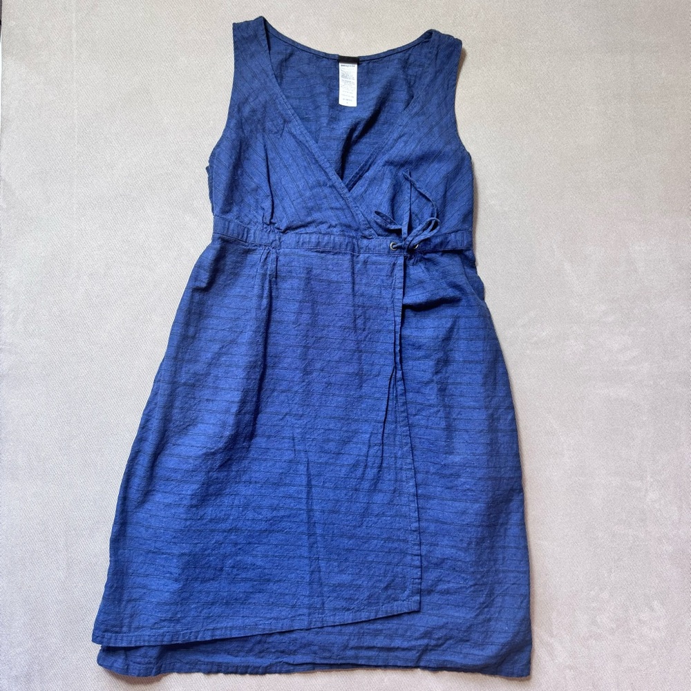 Sold** Patagonia Women’s Island Hemp Crossover Dress Sz 8 Navy Chambray Stripe